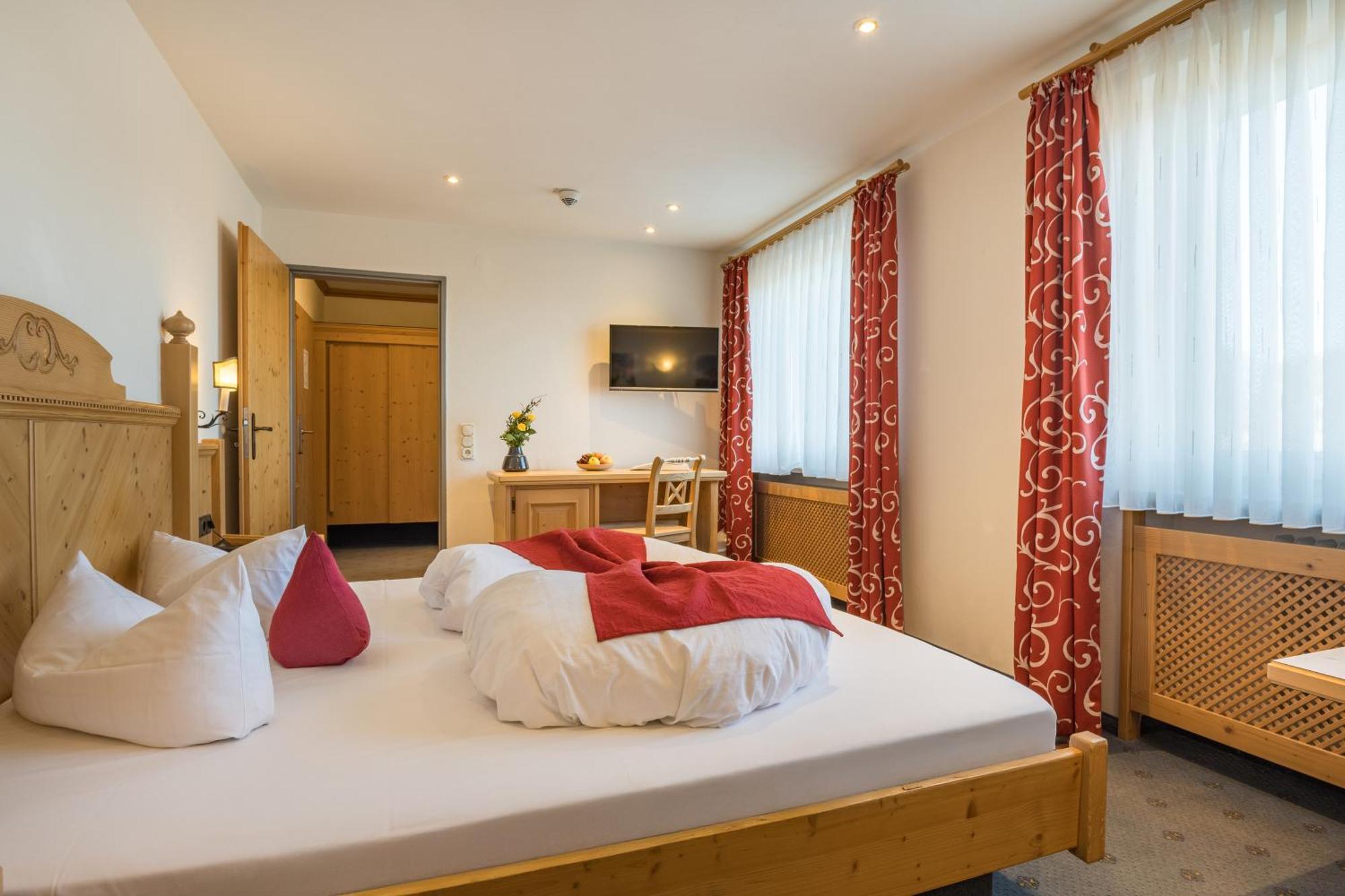 Landhotel Gockelwirt Eisenberg  Exteriör bild